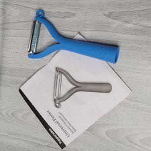 Tupperware Univeral Peeler Blue New